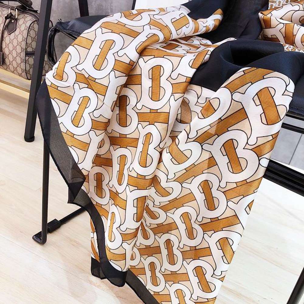 Bv*b*rry Scarf